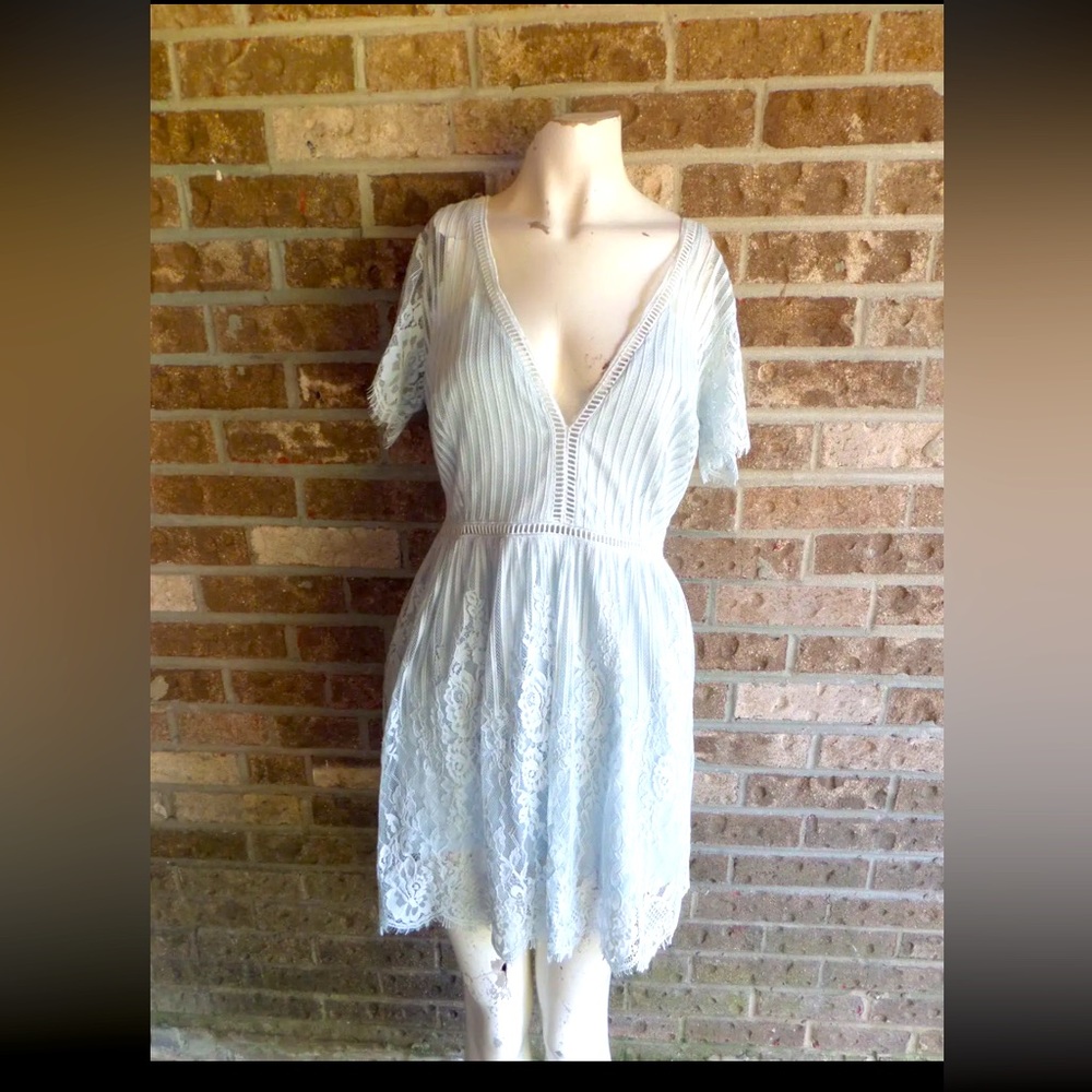 Juniors/ Women's FOREVER 21 Pale Blue Lace Open Back Dress Sz L NWT